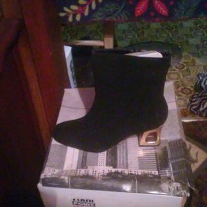Very stylish black womens boot